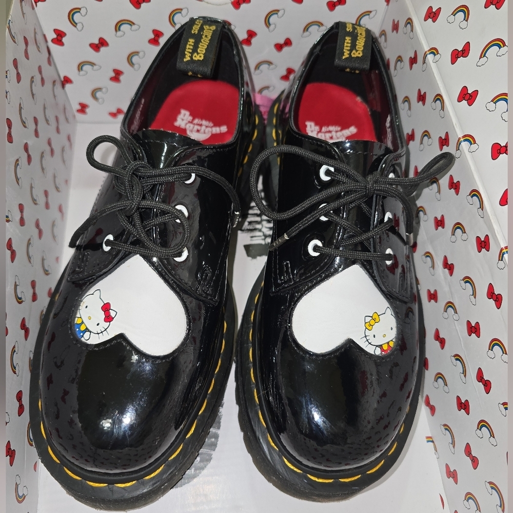 Dr. Martens Hello Kitty 60 Years 1461 Quad HK Patent Lamper Hydro Leather 7 - Picture 4 of 16